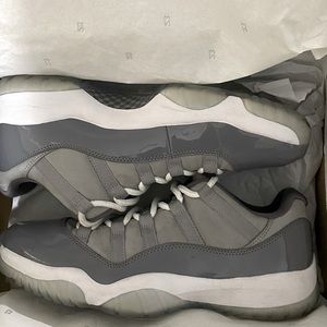 Air Jordan 11 low cool grey (used)